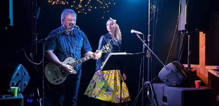 EVO partyduo spiller coverlåter i koselig 50-årslag på Aurskog